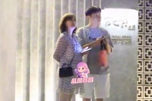 升融配资 牛莉与男子共进晚餐 知情者：是相识 18 年的圈内老友